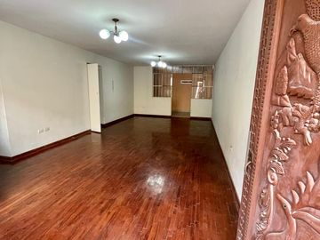 SE VENDE AMPLIA CASA 03 PISOS + AZOTEA -  ¡FRENTE AL CENTRO EMPRESARIAL! LINCE LIMITE CON SAN ISIDRO.