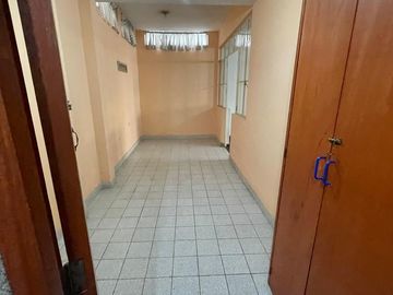 SE VENDE AMPLIA CASA 03 PISOS + AZOTEA -  ¡FRENTE AL CENTRO EMPRESARIAL! LINCE LIMITE CON SAN ISIDRO.