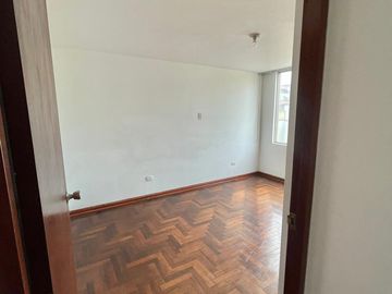 SE VENDE AMPLIA CASA 03 PISOS + AZOTEA -  ¡FRENTE AL CENTRO EMPRESARIAL! LINCE LIMITE CON SAN ISIDRO.