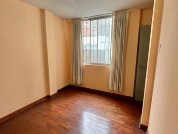 SE VENDE AMPLIA CASA 03 PISOS + AZOTEA -  ¡FRENTE AL CENTRO EMPRESARIAL! LINCE LIMITE CON SAN ISIDRO.