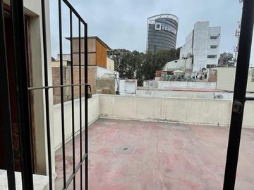 SE VENDE AMPLIA CASA 03 PISOS + AZOTEA -  ¡FRENTE AL CENTRO EMPRESARIAL! LINCE LIMITE CON SAN ISIDRO.