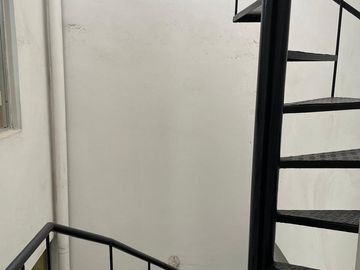 SE VENDE AMPLIA CASA 03 PISOS + AZOTEA -  ¡FRENTE AL CENTRO EMPRESARIAL! LINCE LIMITE CON SAN ISIDRO.