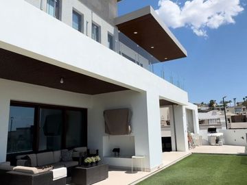 HERMOSA Y MODERNA RESIDENCIA EN VENTA AL NORTE