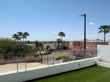 HERMOSA Y MODERNA RESIDENCIA EN VENTA AL NORTE