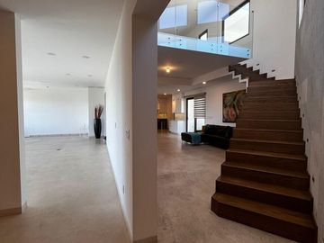 HERMOSA Y MODERNA RESIDENCIA EN VENTA AL NORTE