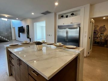 HERMOSA Y MODERNA RESIDENCIA EN VENTA AL NORTE