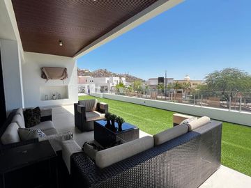 HERMOSA Y MODERNA RESIDENCIA EN VENTA AL NORTE