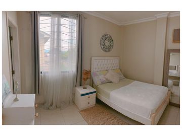 Ceibos Real - 4 Dorm. y Uno en P. Baja - 5.5 Baños - Sala Comedor - Jacuzzi