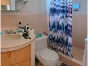 Ceibos Real - 4 Dorm. y Uno en P. Baja - 5.5 Baños - Sala Comedor - Jacuzzi