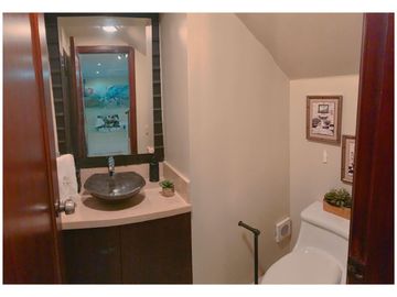 Ceibos Real - 4 Dorm. y Uno en P. Baja - 5.5 Baños - Sala Comedor - Jacuzzi