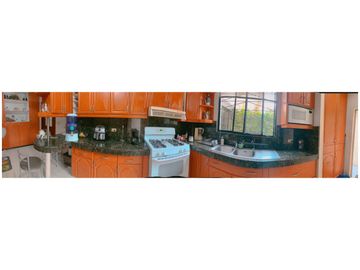 Ceibos Real - 4 Dorm. y Uno en P. Baja - 5.5 Baños - Sala Comedor - Jacuzzi
