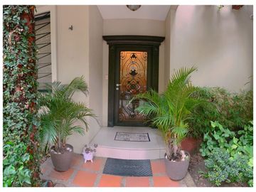 Ceibos Real - 4 Dorm. y Uno en P. Baja - 5.5 Baños - Sala Comedor - Jacuzzi