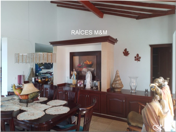 VENDO MAGNÍFICA CASA CAMPESTRE, IDEAL PARA VIVIR EN UN ESTILO DE VIDA CÓMODO, ESPACIOS GENEROSOS.