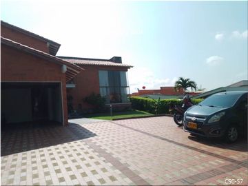 VENDO MAGNÍFICA CASA CAMPESTRE, IDEAL PARA VIVIR EN UN ESTILO DE VIDA CÓMODO, ESPACIOS GENEROSOS.