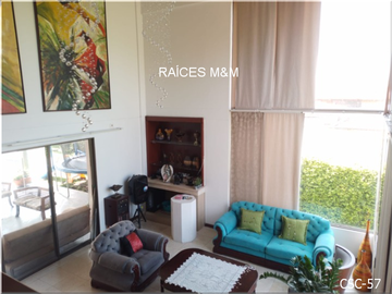 VENDO MAGNÍFICA CASA CAMPESTRE, IDEAL PARA VIVIR EN UN ESTILO DE VIDA CÓMODO, ESPACIOS GENEROSOS.