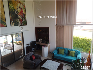 VENDO MAGNÍFICA CASA CAMPESTRE, IDEAL PARA VIVIR EN UN ESTILO DE VIDA CÓMODO, ESPACIOS GENEROSOS.