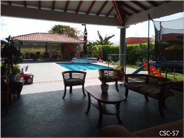 VENDO MAGNÍFICA CASA CAMPESTRE, IDEAL PARA VIVIR EN UN ESTILO DE VIDA CÓMODO, ESPACIOS GENEROSOS.