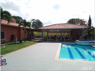 VENDO MAGNÍFICA CASA CAMPESTRE, IDEAL PARA VIVIR EN UN ESTILO DE VIDA CÓMODO, ESPACIOS GENEROSOS.
