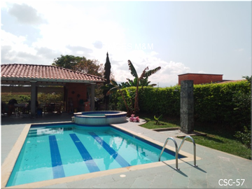VENDO MAGNÍFICA CASA CAMPESTRE, IDEAL PARA VIVIR EN UN ESTILO DE VIDA CÓMODO, ESPACIOS GENEROSOS.