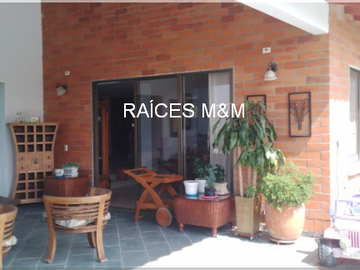VENDO MAGNÍFICA CASA CAMPESTRE, IDEAL PARA VIVIR EN UN ESTILO DE VIDA CÓMODO, ESPACIOS GENEROSOS.