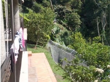 VENDO MAGNÍFICA CASA CAMPESTRE, IDEAL PARA VIVIR EN UN ESTILO DE VIDA CÓMODO, ESPACIOS GENEROSOS.