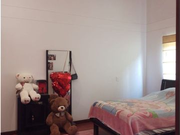 VENDO MAGNÍFICA CASA CAMPESTRE, IDEAL PARA VIVIR EN UN ESTILO DE VIDA CÓMODO, ESPACIOS GENEROSOS.