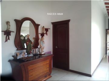 VENDO MAGNÍFICA CASA CAMPESTRE, IDEAL PARA VIVIR EN UN ESTILO DE VIDA CÓMODO, ESPACIOS GENEROSOS.