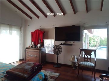 VENDO MAGNÍFICA CASA CAMPESTRE, IDEAL PARA VIVIR EN UN ESTILO DE VIDA CÓMODO, ESPACIOS GENEROSOS.