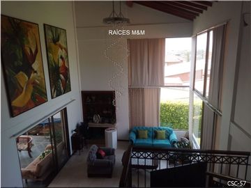 VENDO MAGNÍFICA CASA CAMPESTRE, IDEAL PARA VIVIR EN UN ESTILO DE VIDA CÓMODO, ESPACIOS GENEROSOS.
