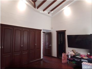 VENDO MAGNÍFICA CASA CAMPESTRE, IDEAL PARA VIVIR EN UN ESTILO DE VIDA CÓMODO, ESPACIOS GENEROSOS.