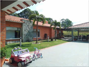 VENDO MAGNÍFICA CASA CAMPESTRE, IDEAL PARA VIVIR EN UN ESTILO DE VIDA CÓMODO, ESPACIOS GENEROSOS.