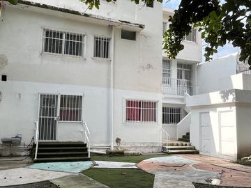 VENDO PROPIEDAD PARA ESCUELA, CLINICA U OFICINAS DOBLE FRENTE 984 MTS.