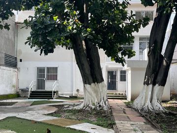 VENDO PROPIEDAD PARA ESCUELA, CLINICA U OFICINAS DOBLE FRENTE 984 MTS.
