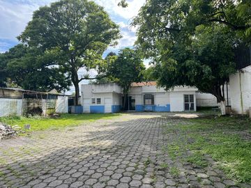 VENDO PROPIEDAD PARA ESCUELA, CLINICA U OFICINAS DOBLE FRENTE 984 MTS.
