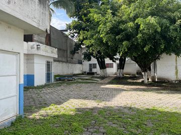 VENDO PROPIEDAD PARA ESCUELA, CLINICA U OFICINAS DOBLE FRENTE 984 MTS.