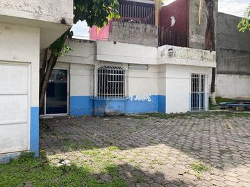 VENDO PROPIEDAD PARA ESCUELA, CLINICA U OFICINAS DOBLE FRENTE 984 MTS.