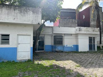 VENDO PROPIEDAD PARA ESCUELA, CLINICA U OFICINAS DOBLE FRENTE 984 MTS.