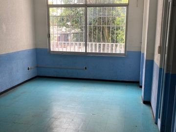 VENDO PROPIEDAD PARA ESCUELA, CLINICA U OFICINAS DOBLE FRENTE 984 MTS.