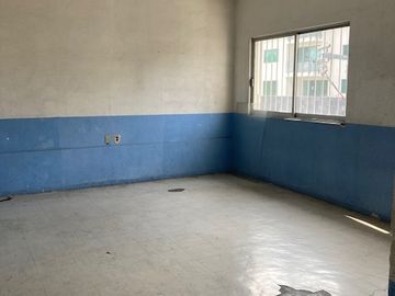 VENDO PROPIEDAD PARA ESCUELA, CLINICA U OFICINAS DOBLE FRENTE 984 MTS.