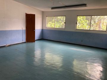 VENDO PROPIEDAD PARA ESCUELA, CLINICA U OFICINAS DOBLE FRENTE 984 MTS.
