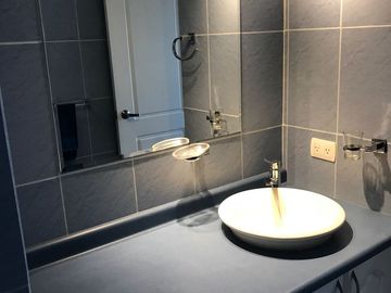 SUITE EN RENTA CON VISTA, SECTOR JIPIJAPA CERCA MALL RIO CENTRO