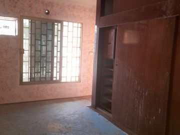 AMPLIA CASA EN VENTA, PARA INVERSIÓN Y/O REMODELACIÓN CON EXCELENTE UBICACIÓN, A 3 CUADRAS DE EJERCITO MEXICANO, COL. EJIDO PRIMERO DE MAYO SUR, BOCA DEL RIO, VERACRUZ.