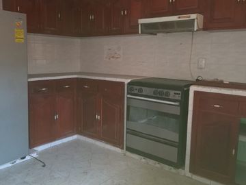 AMPLIA CASA EN VENTA, PARA INVERSIÓN Y/O REMODELACIÓN CON EXCELENTE UBICACIÓN, A 3 CUADRAS DE EJERCITO MEXICANO, COL. EJIDO PRIMERO DE MAYO SUR, BOCA DEL RIO, VERACRUZ.