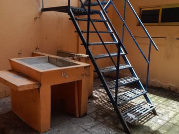 AMPLIA CASA EN VENTA, PARA INVERSIÓN Y/O REMODELACIÓN CON EXCELENTE UBICACIÓN, A 3 CUADRAS DE EJERCITO MEXICANO, COL. EJIDO PRIMERO DE MAYO SUR, BOCA DEL RIO, VERACRUZ.