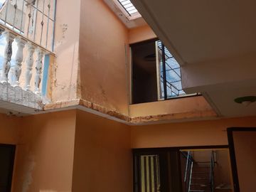 AMPLIA CASA EN VENTA, PARA INVERSIÓN Y/O REMODELACIÓN CON EXCELENTE UBICACIÓN, A 3 CUADRAS DE EJERCITO MEXICANO, COL. EJIDO PRIMERO DE MAYO SUR, BOCA DEL RIO, VERACRUZ.