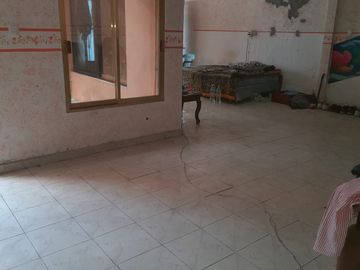 AMPLIA CASA EN VENTA, PARA INVERSIÓN Y/O REMODELACIÓN CON EXCELENTE UBICACIÓN, A 3 CUADRAS DE EJERCITO MEXICANO, COL. EJIDO PRIMERO DE MAYO SUR, BOCA DEL RIO, VERACRUZ.