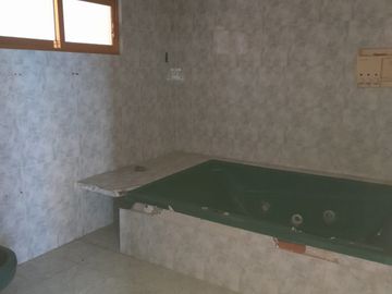 AMPLIA CASA EN VENTA, PARA INVERSIÓN Y/O REMODELACIÓN CON EXCELENTE UBICACIÓN, A 3 CUADRAS DE EJERCITO MEXICANO, COL. EJIDO PRIMERO DE MAYO SUR, BOCA DEL RIO, VERACRUZ.