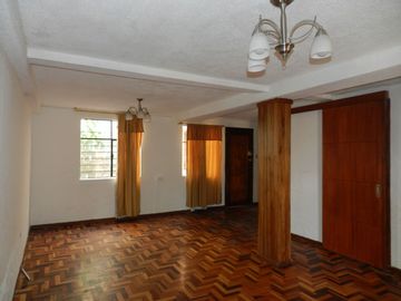 VENTA DE CASA 3 PLANTAS EN CARCELÉN