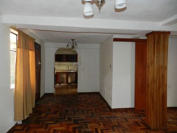VENTA DE CASA 3 PLANTAS EN CARCELÉN