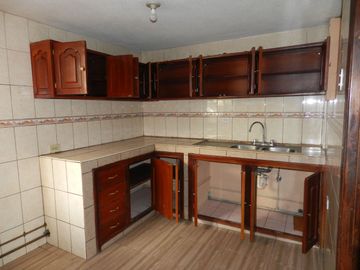 VENTA DE CASA 3 PLANTAS EN CARCELÉN
